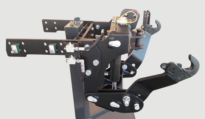 Three-point suspension system (three-point hinch)